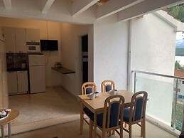 Lumbarda Resort Apartments