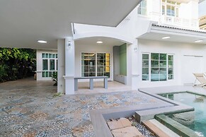 4BR Pool Villa Movie Room V289