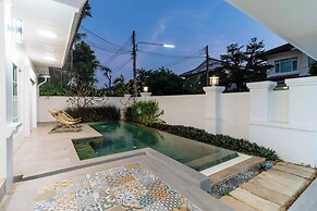 4BR Pool Villa Movie Room V289