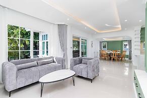 4BR Pool Villa Movie Room V289