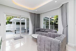 4BR Pool Villa Movie Room V289