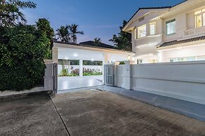 4BR Pool Villa Movie Room V289