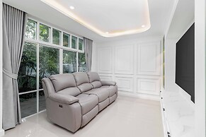 4BR Pool Villa Movie Room V289