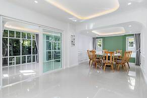4BR Pool Villa Movie Room V289