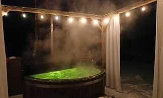 Large Holiday Home, Salt Cave, Sauna, Jacuzzi