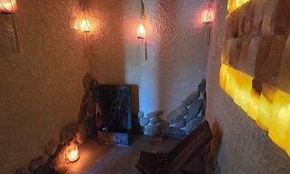 Large Holiday Home, Salt Cave, Sauna, Jacuzzi