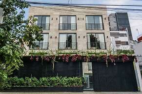 The Sterling Condesa