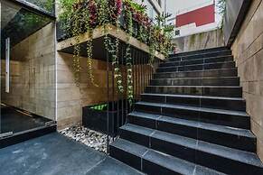 The Sterling Condesa