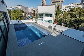 The Sterling Condesa