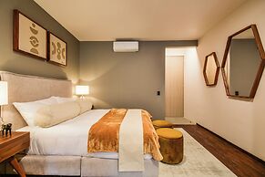 The Sterling Condesa