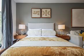 The Sterling Condesa