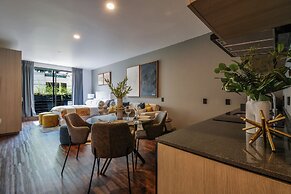 The Sterling Condesa