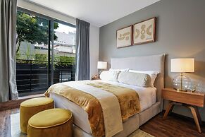 The Sterling Condesa