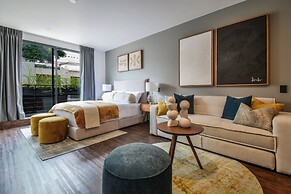 The Sterling Condesa