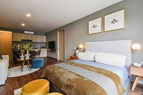 The Sterling Condesa