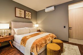 The Sterling Condesa
