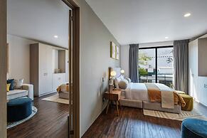 The Sterling Condesa