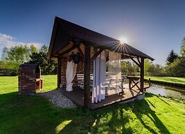 Holiday Home With Private Pond, Jacuzzi and Sauna
