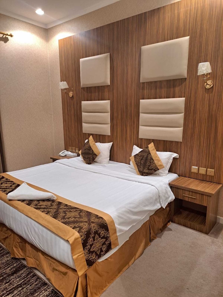 Golden Pearl Hotel