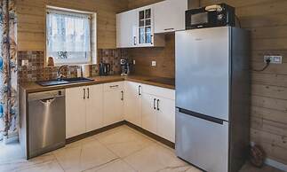 Large Holiday Home, Jacuzzi, Sauna, Salt Cave