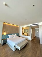Alacarte Seaview Halong by HaVan