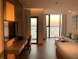 Alacarte Seaview Halong by HaVan