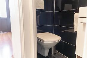 Bright 1BR Apt Perfect for Long Stays