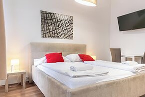 Bright 1BR Apt Perfect for Long Stays