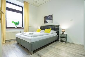 Spacious 1BR Apartment Long Stay