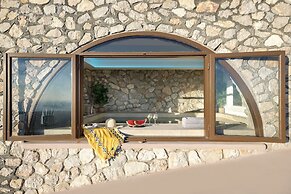 Villa - Sleeps 5 - Private Heated Pool-parking