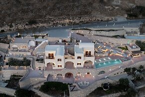 Villa - Sleeps 5 - Private Heated Pool-parking