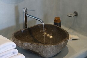 Villa - Sleeps 5 - Private Heated Pool-parking