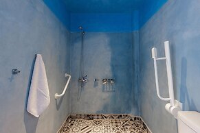 Villa - Sleeps 5 - Private Heated Pool-parking