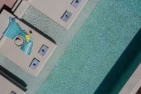 Villa - Sleeps 5 - Private Heated Pool-parking