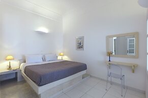 Villa - Sleeps 5 - Private Heated Pool-parking