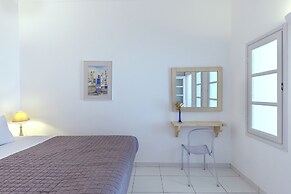 Villa - Sleeps 5 - Private Heated Pool-parking
