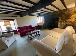 16th Century Devon Longhouse, Stunning Views