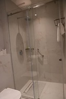 Golden Suites Hotel