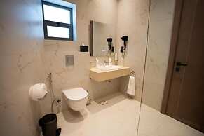 Golden Suites Hotel