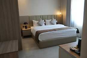 Golden Suites Hotel