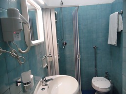 SIRIS HOTEL