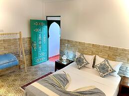 riad la joie