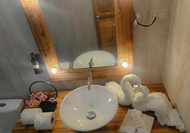 Bamboo Grove Royale by Hiverooms