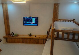 Bamboo Grove Royale by Hiverooms