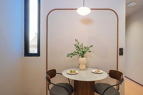 Weave Suites - Novena