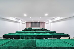 Trendy Romantic MAXScreen Hotel