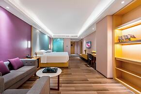 Trendy Romantic MAXScreen Hotel