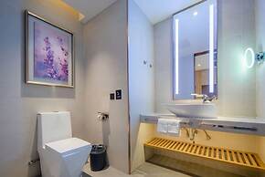 Trendy Romantic MAXScreen Hotel