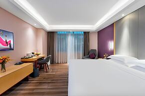 Trendy Romantic MAXScreen Hotel