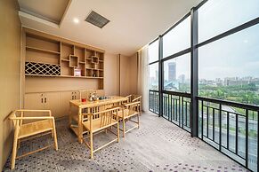 Trendy Romantic MAXScreen Hotel